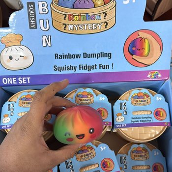 RAGE - RAINBOW Squishy Bun Dumplings GRANDE (Dim. 8.5 x 8.5 x 4.8 Cm) - Viral 2026 Fidget Toy (12un.)