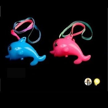PENDENTE GOLFINHO LED LUMINOSO PARA O PESCOÇO (36 un.)