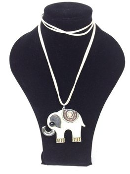 Colar com Elefante Creme (1 un.)
