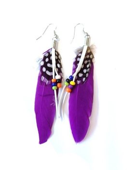 Brincos de penas estilo Ibiza roxo (1 un.)