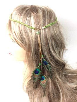 Fita de Cabelo Entrançada Verde Musgo com Penas de Pavão (1 un.)
