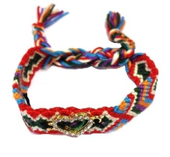 PULSEIRA TRANÇADA ESTILO IBIZA MULTICOLOR COM CORAÇÃO DE STRASS (1 un.)