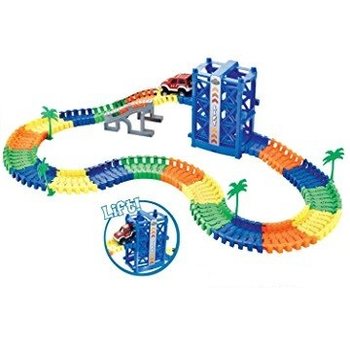 Grande Pista MAGIC ROAD com Carro Luminoso e Elevador, 136 Peças